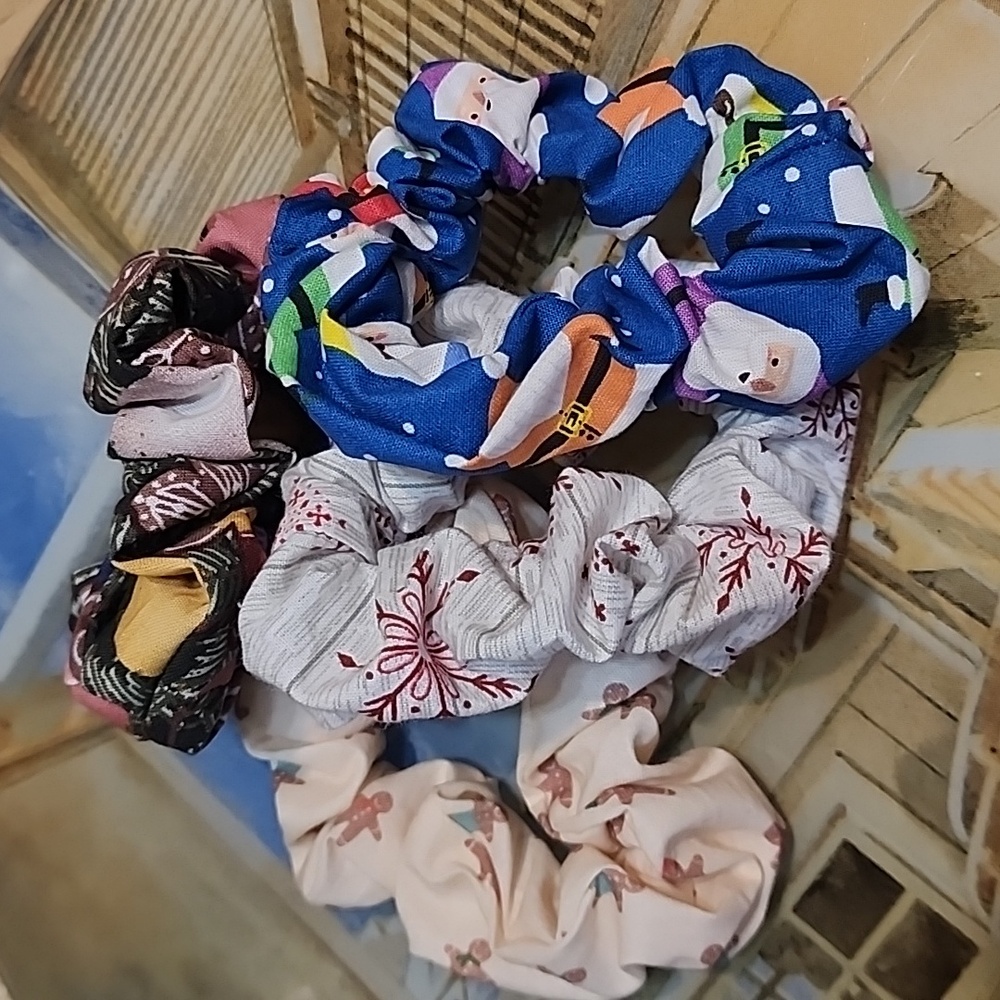 Christmas Jubilee Scrunchies 4 Pack NWT Price is firm